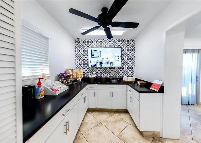 103 Fully Furnished 1br Suite-prime Location *