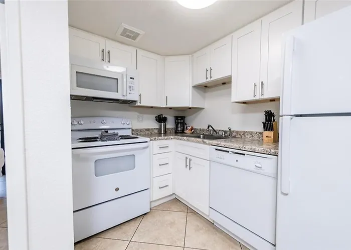 Apartment 103 Fully Furnished 1br Suite-prime Location